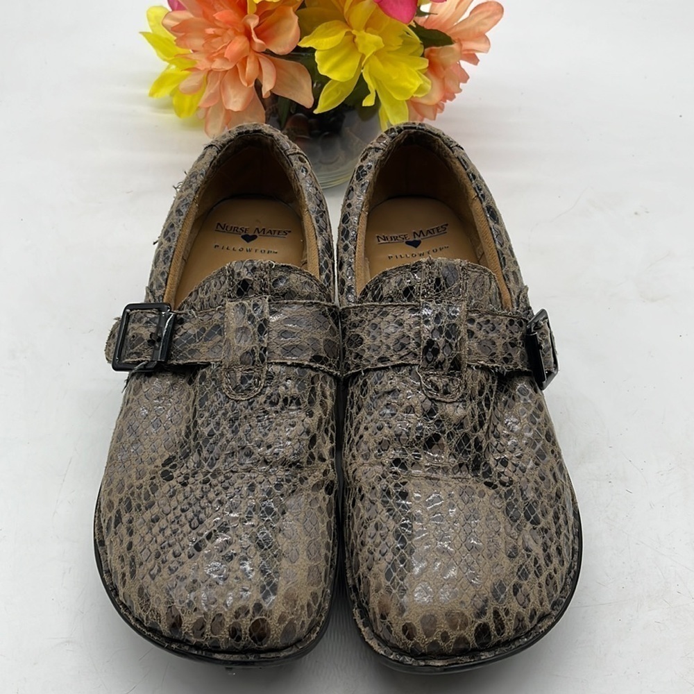 Nurse Mates Gelsey Tan Black Snakeskin Leather Clog Sz 9.5. CM2099A
